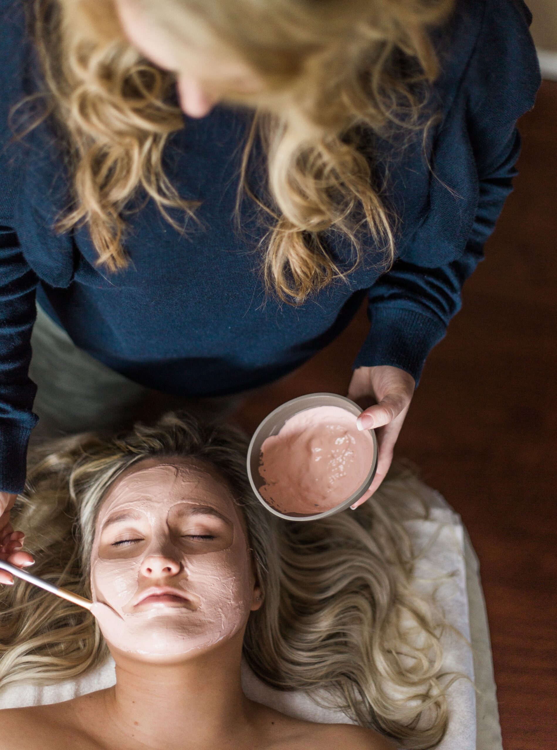 Esthetician applying a facial mask at Phiz Spa